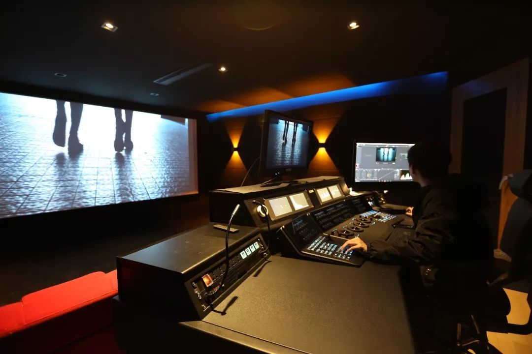 RGBworks Studio 以DaVinci Resolve及專業調色臺為核心，打造高端調色系統與電影制作生態